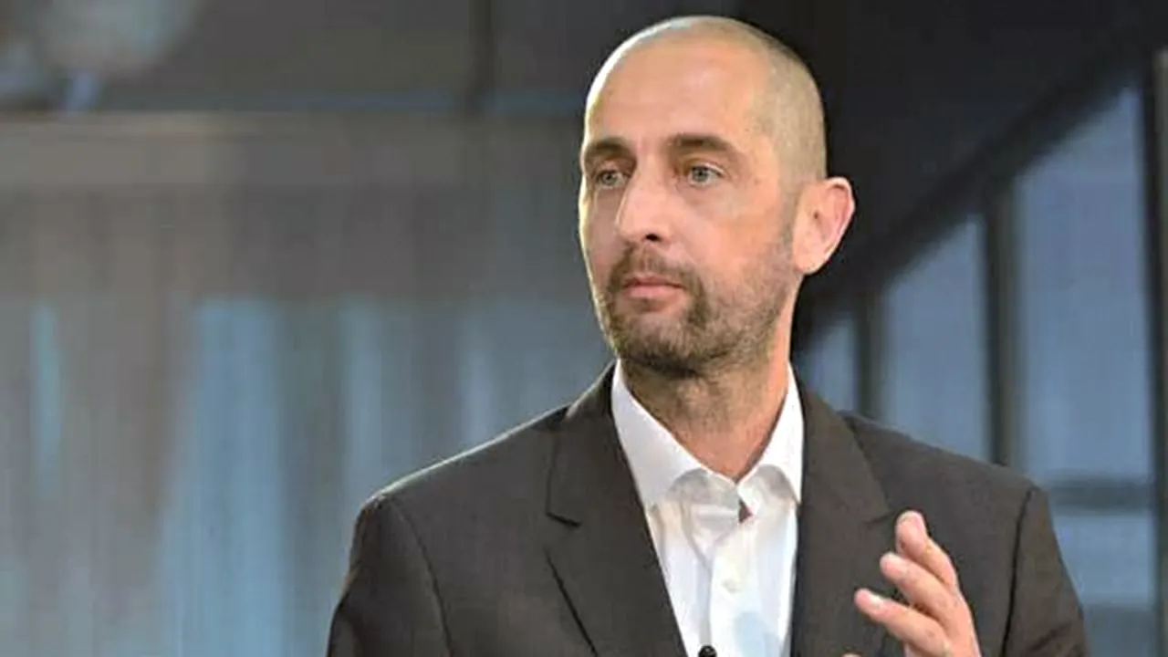 Dragoş Damian, Terapia Cluj: Ne întrecem în dezbateri despre inteligenţa artificială, digitalizare şi roboţi în România, o ţară cu 40% dintre angajaţi plătiţi în batjocură cu un salariu minim ridicol