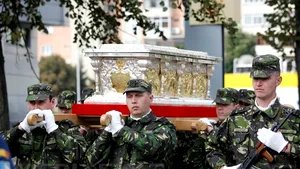 Deva: Mii de credincioşi se roagă la moaştele Sfinţilor Martiri Brâncoveni