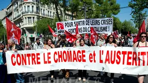 Patronatele franceze propun o terapie de şoc pentru combaterea şomajului record