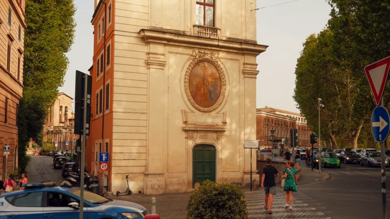 Milioane de euro și ceasuri de lux, descoperite în pereții unui apartament de lângă Napoli