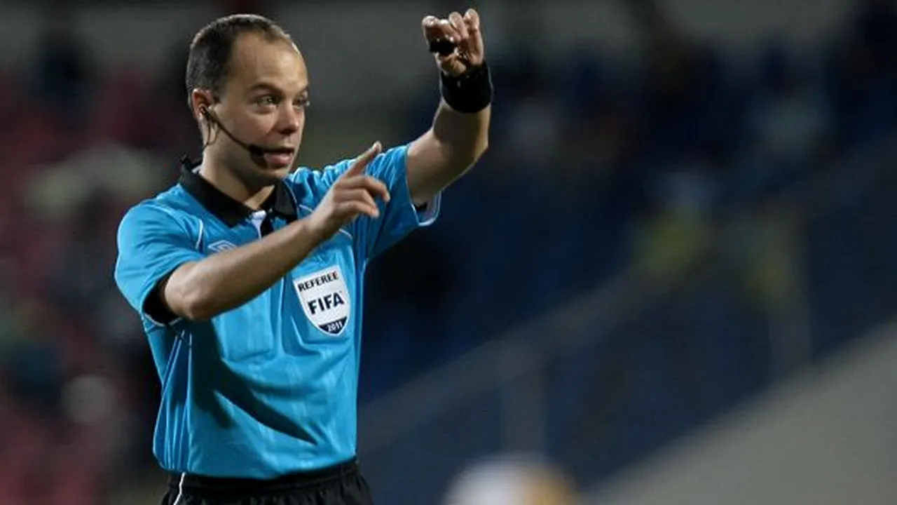 Un arbitru român s-a accidentat şi a fost scos pe targă în timpul unui meci din Europa League