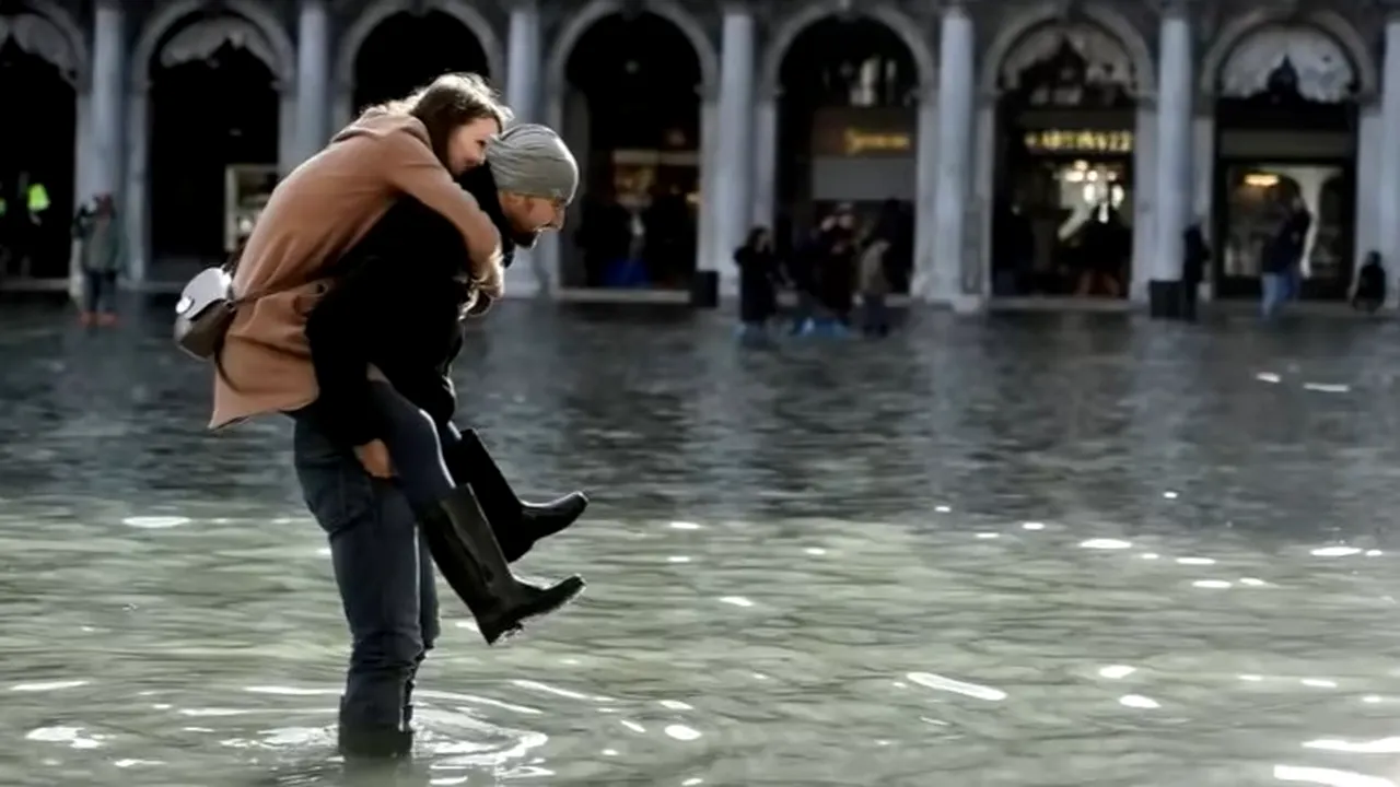 Veneţia a fost inundată din nou. Monumente istorice, aflate în patrimoniul UNESCO, sunt în pericol | VIDEO