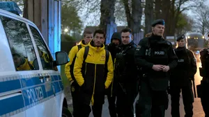 EXPLOZIILE de la Dortmund: Poliţia germană analizează ipoteza unui legături cu terorismul islamic. SCRISOARE de revendicare, la locul incidentului