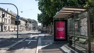 O infirmieră gravidă  din Italia a fost violată de un emigrant în staţia de autobuz în care aştepta