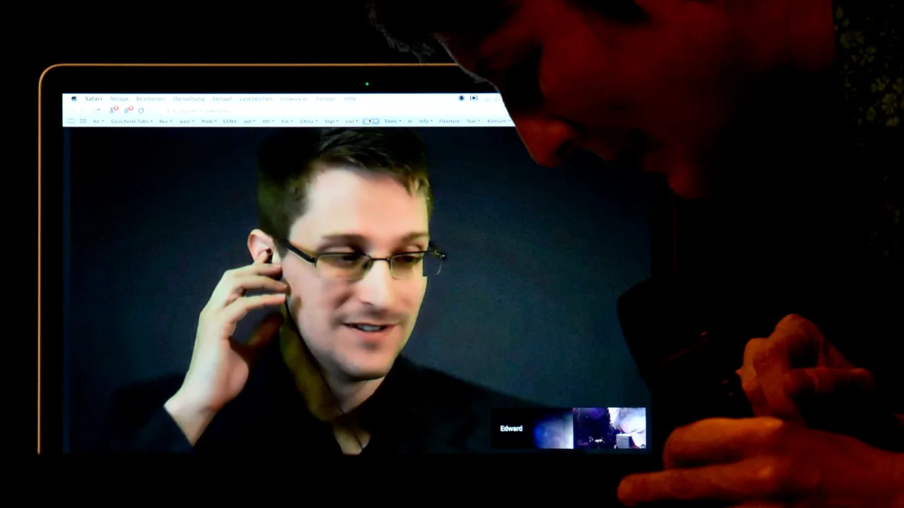 Edward Snowden: Pandemia de Covid-19 le va permite guvernelor să colecteze date în mod abuziv de la cetăţeni