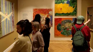 La Mița Biciclista prezintă o expoziție cu pictură românească strânsă în trei decenii