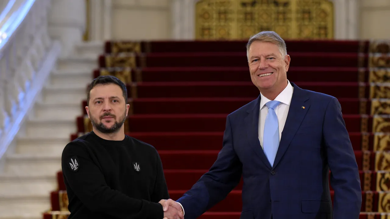 Iohannis i-a adresat o scrisoare de felicitare lui Volodimir Zelenski, de Ziua Naţională a Ucrainei