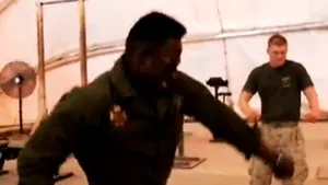 Soldaţi din marina americană dansează pe muzica lui Britney Spears - VIDEO