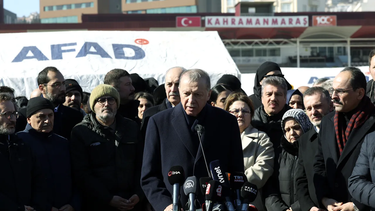 Bebeluşii scoşi din dărâmături au fost duşi în Ankara cu avionul preşedintelui Erdogan