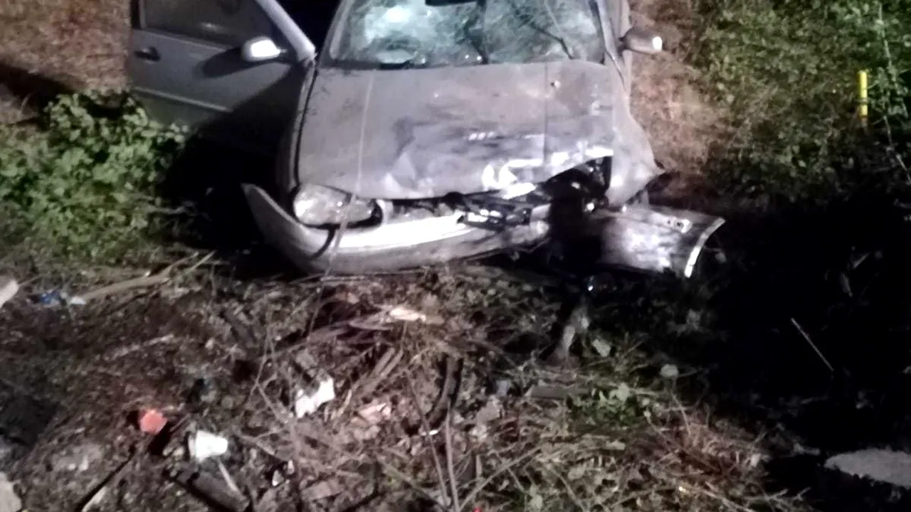 Accident GRAV în Hunedoara: Un bărbat a murit, iar alte trei persoane au fost rănite, după ce maşina în care erau a ieşit în decor