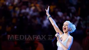 Christina Aguilera va cânta imnul naţional american înaintea Super Bowl 2011