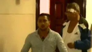 Patru presupuşi poliţişti ar fi intrat în casa unei familii, cerând bani - VIDEO