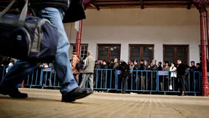 Over 100 People Queued At Special Polling Station In Bucharest Railway Station Before GMT0500