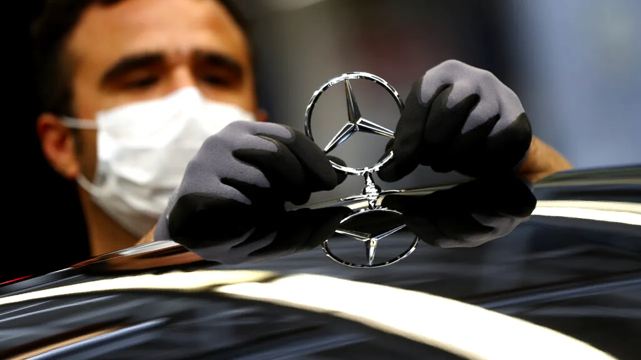 Mercedes a creat cel mai mare display pentru maşină. Ce dimensiuni are acesta