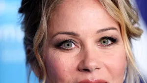 Actrița Christina Applegate spune că a fost diagnosticată greșit cu scleroză multiplă