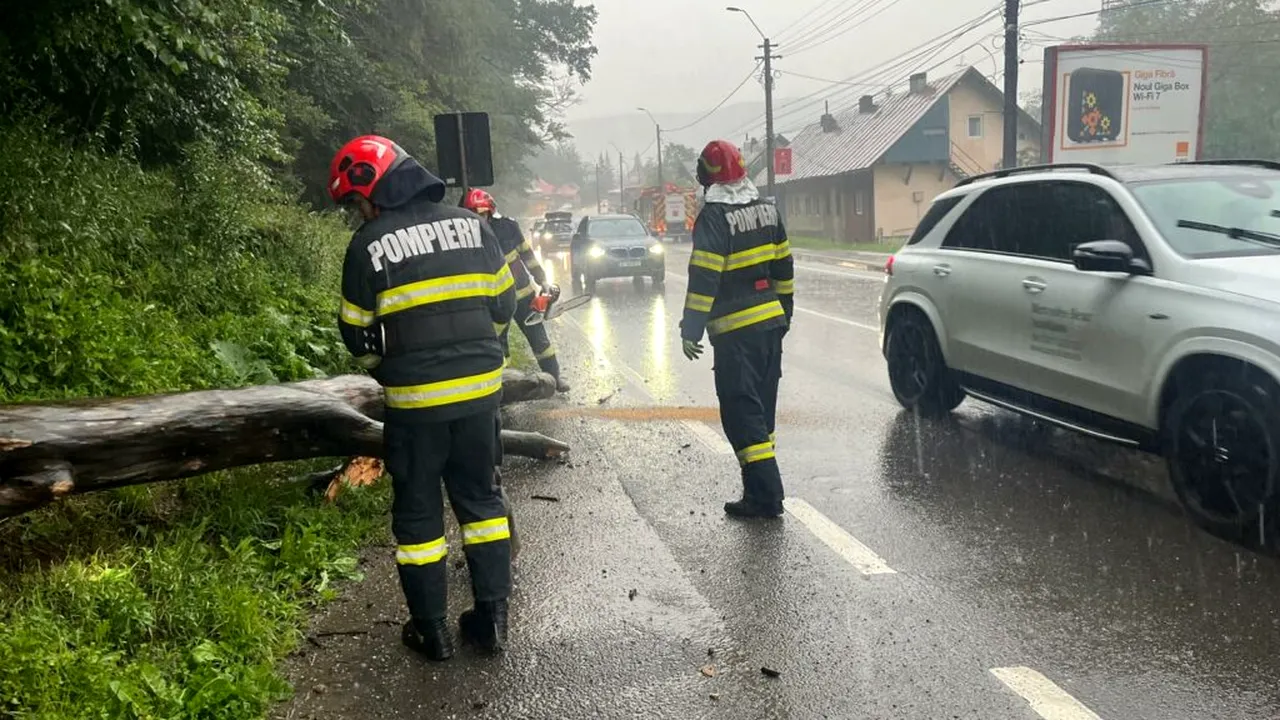 Peste 29 de localități din 16 județe, afectate de ploi și inundații. Intervenții ale autorităților