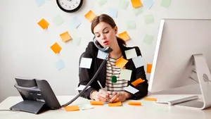 10 semne că eşti un workaholic. Dependenţa de muncă nu e sănătoasă