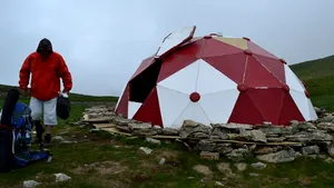 REPORTAJ: Adăpost modular destinat salvării persoanelor în pericol pe munte, conceput de cercetători - FOTO