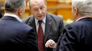 Replica lui Băsescu după ce Iohannis a spus că este „primul preşedinte care nu a fost comunist”: Nu m-a întrebat niciodată furtuna dacă sunt membru de partid