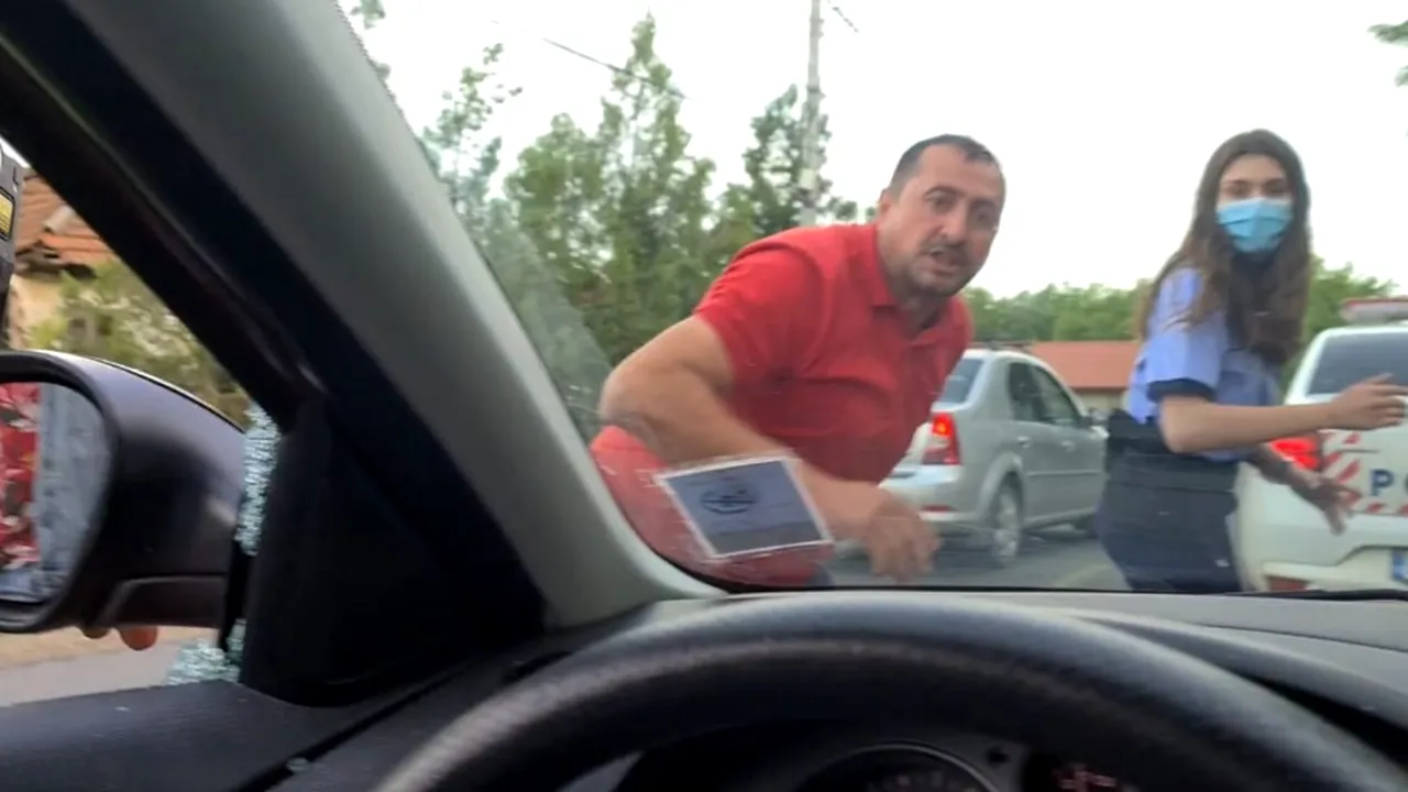 Un activist din Buzău a fost agresat pe stradă, de faţă cu poliţia: trei bărbaţi au fost reţinuţi, poliţişti verificaţi