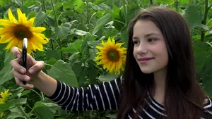 Îşi dau viaţa pentru un SELFIE. Merită? Avertismentul psihologilor, după ce o studentă la Arhitectură a murit electrocutată