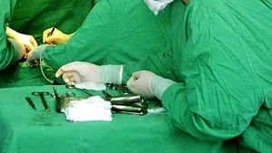 O fată bolnavă psihic i-a scos ochii unei colege, la un centru de plasament
