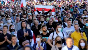 Poliţia din Belarus reţine zeci de persoane în urma unei noi zile de manifestaţii împotriva lui Lukaşenko

