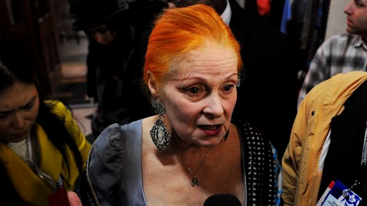Vivienne Westwood a creat uniforme noi pentru o linie aeriană, folosind materiale reciclate