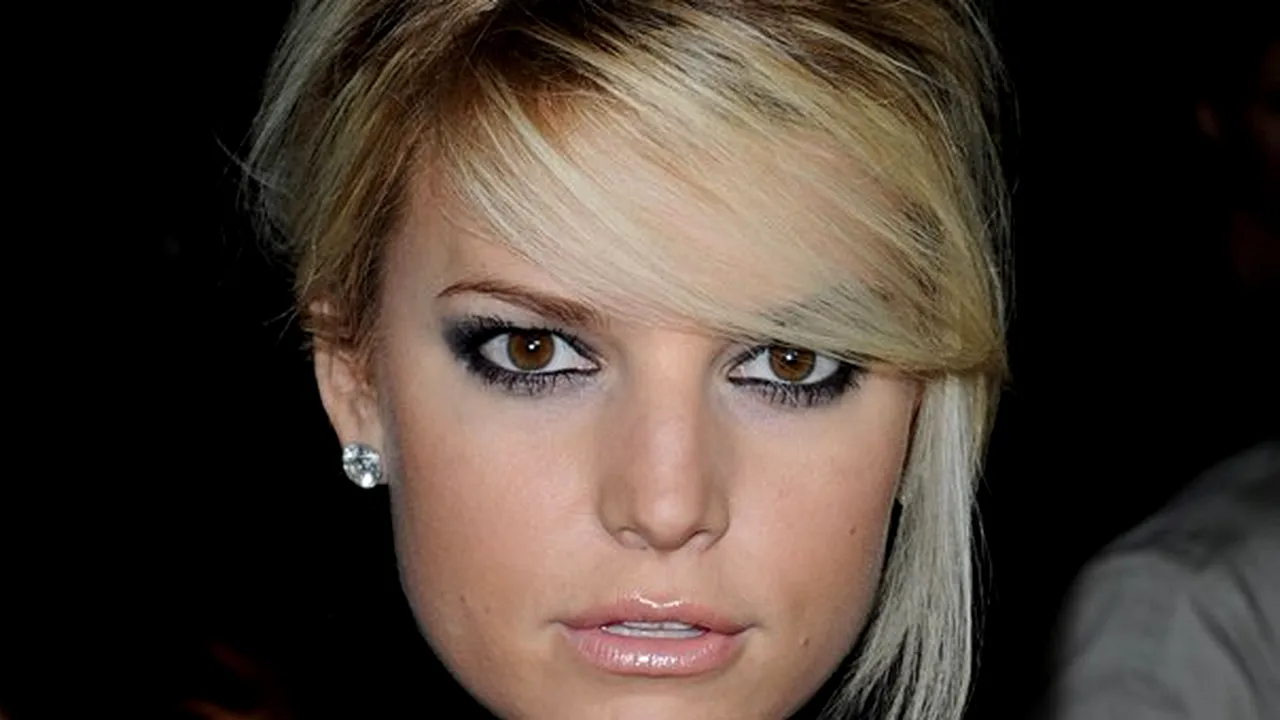 Jessica Simpson s-a logodit cu fostul jucător de fotbal american Eric Johnson