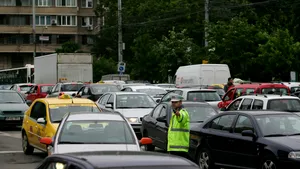 VIDEO Un şofer a lovit violent un poliţist în zona Gării de Nord. Bărbatul este în custodia poliţiei 