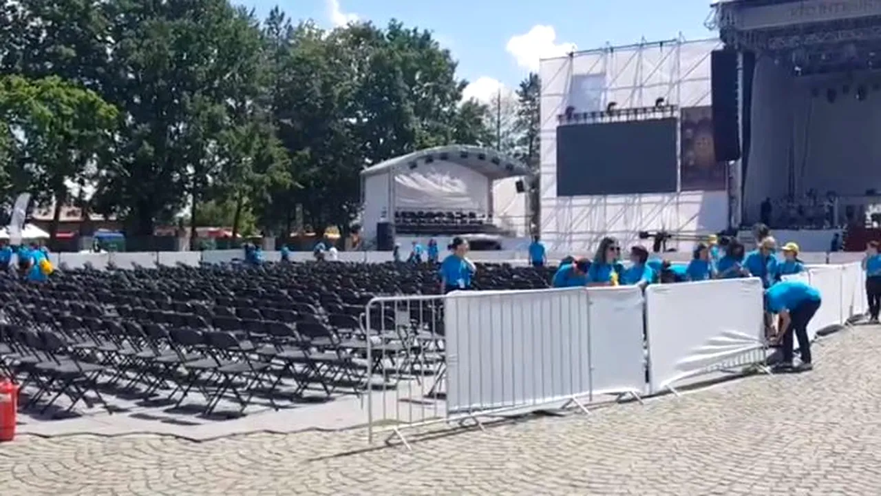 Comportament de invidiat al pelerinilor de la Blaj. Ce au lăsat în urma lor, oamenii strânşi la slujba de pe Câmpia Libertăţii | VIDEO