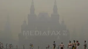 Fumul de la incendii a învăluit Moscova. Locuitorii sunt nevoiţi să poarte măşti de protecţie - FOTO
