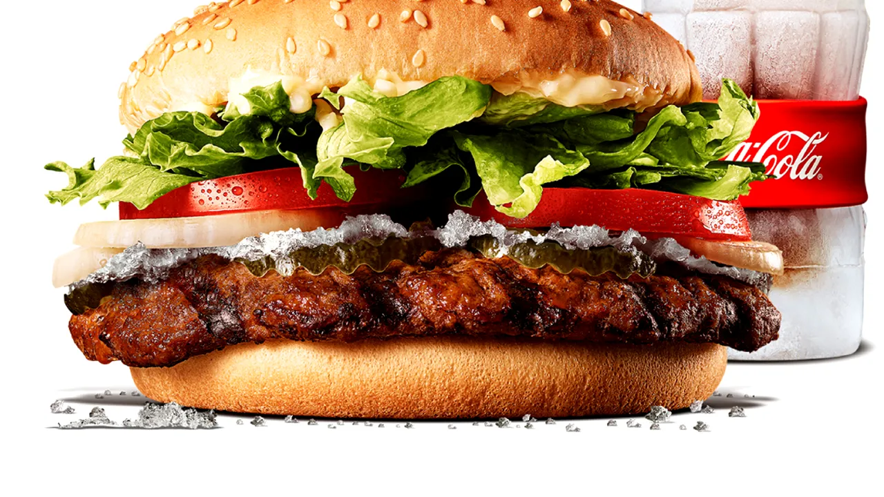 Un faimos restaurant fast-food a vândut burgeri cu gheaţă în Japonia 