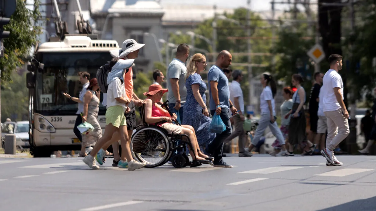 Sondaj CURS: Percepția românilor privind direcția țării, negativă / În ce personalitate politică au românii cea mai mare încredere