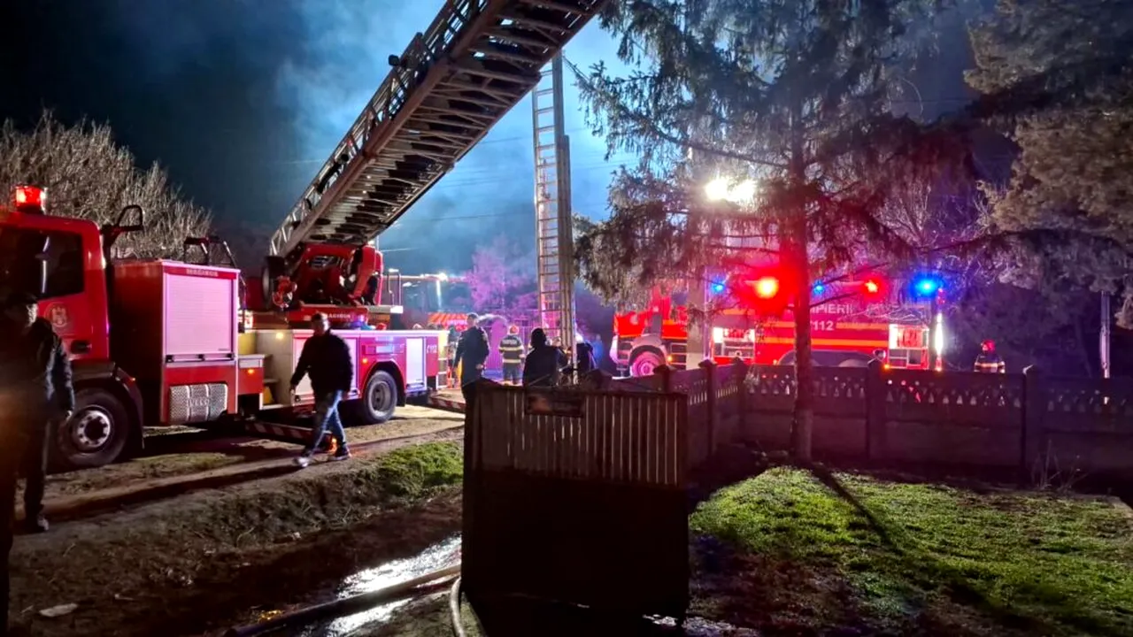 Incendiu la o biserică din Teleorman. Acoperișul s-a prăbușit