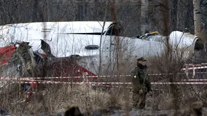 Avionul prăbuşit la Smolensk: Parchetul polonez dezminte descoperirea unor urme de explozibil pe epavă