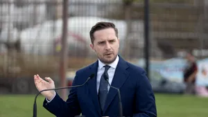 Bujduveanu: Amenzi de până la 100.000 lei pentru afișele lipite ilegal în București