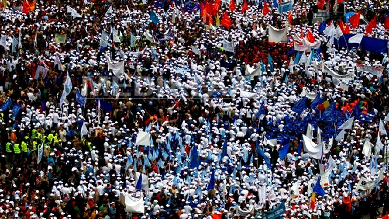 Thousands Of Romanian Unionists Rally In Support Of Opp No-Conf Motion Outside Parl HQ