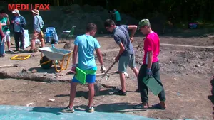 Nouă locuinţe vechi de aproximativ 6000 de ani, cercetate de arheologi români şi chinezi