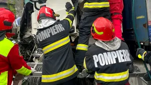 Elicopterul SMURD solicitat în Prahova după un accident între un autobuz și camion