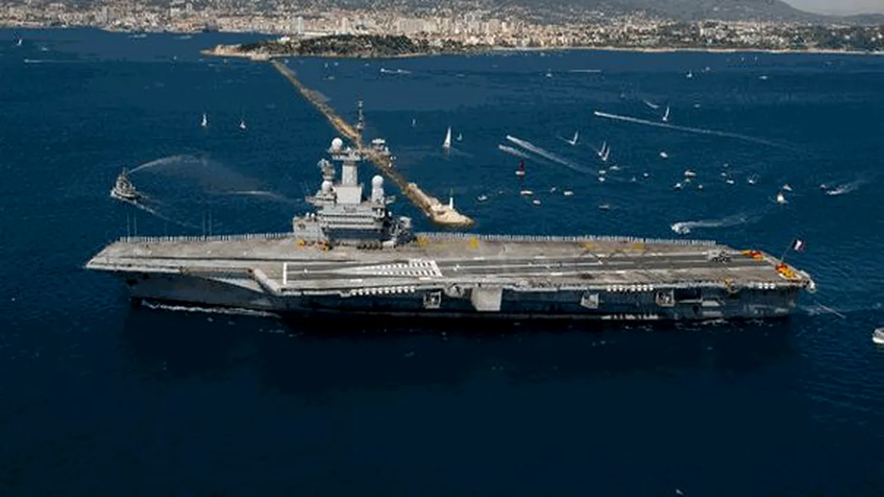 Portavionul francez Charles de Gaulle începe de luni operaţiunile împotriva ISIS