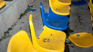 Pagube de 2.000 de euro provocate de suporteri pe stadionul din Ploieşti, la meciul Petrolul-Steaua - FOTO