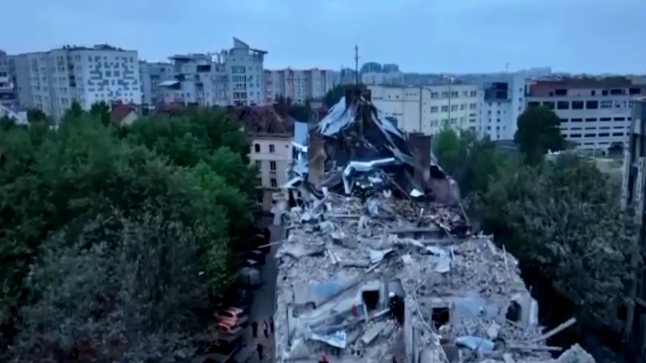 Imagini apocaliptice din Lvov: drona surprinde un oraş bombardat, aflat sub dărâmături
