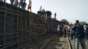 Aproape 100 de persoane rănite după deraierea unui tren în Egipt