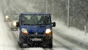 Ninsoarea şi viscolul blochează toate drumurile din Bistriţa-Năsăud