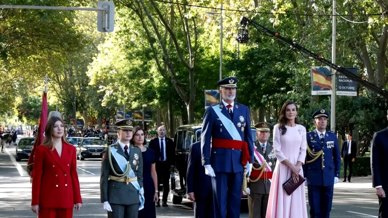 Prințesa Leonor, incident în timpul paradei de Ziua Națională a Spaniei. Regele Felipe al VI-lea a intervenit pentru a o ajuta