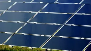 Sisteme fotovoltaice vor fi montate pe acoperişurile centralelor hidroelectrice de pe râul Olt