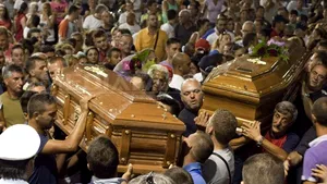 Funeralii în Italia, pentru victimele accidentului de autocar - FOTO