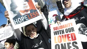 Situaţia din Libia este din ce în ce mai haotică. Mai multe oraşe, controlate de manifestanţi - VIDEO