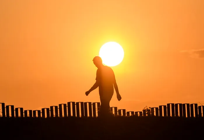 METEO România se topește azi. ANM a emis cod roșu în sudul și sud-vestul țării / Temperaturile urcă la 43 de grade Celsius